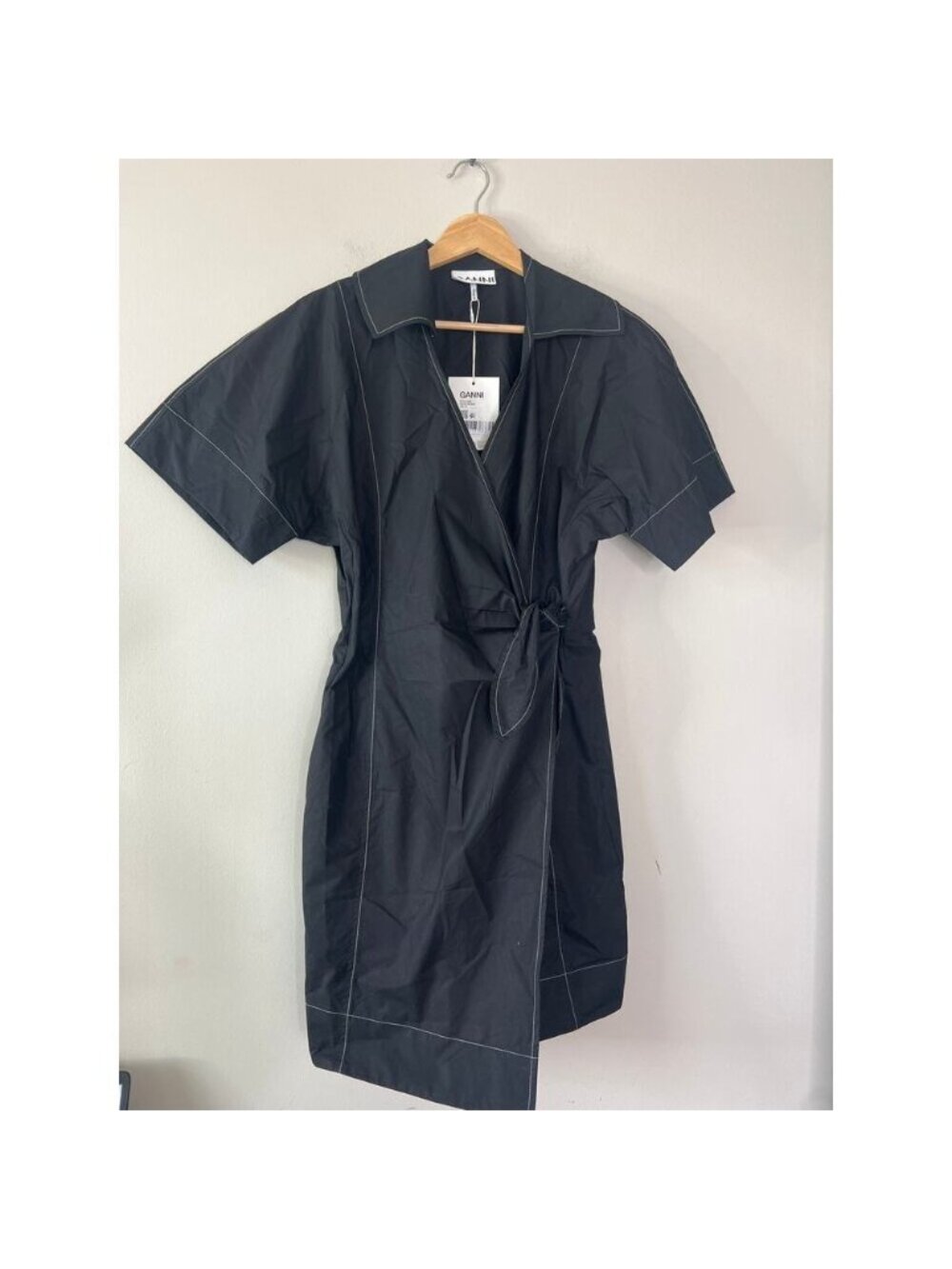 NWT GANNI Cotton Poplin Wrap V Neckline Short Sleeves Mini Dress Black Size: 8 - Picture 2 of 7